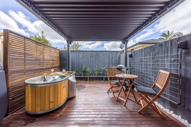 Photo of property in 9/5 Hikurangi Street, Te Atatu Peninsula, Auckland, 0610