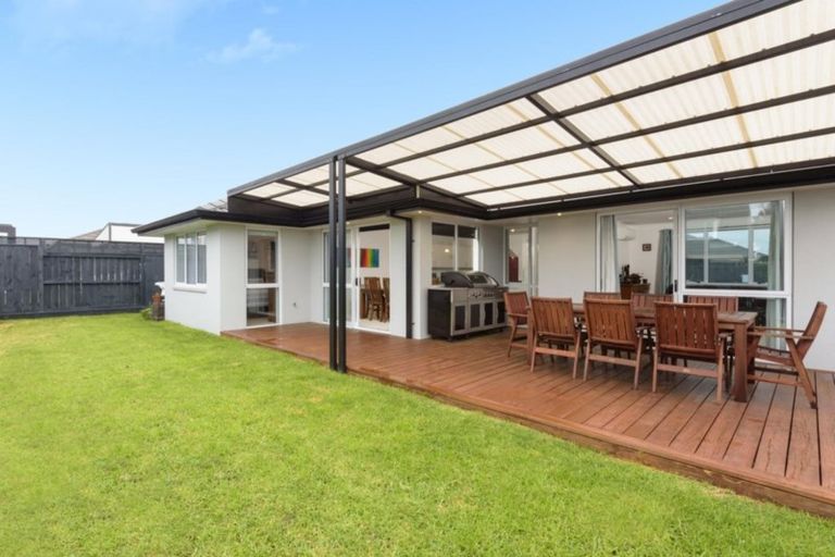 Photo of property in 14 Horokaka Place, Papamoa Beach, Papamoa, 3118