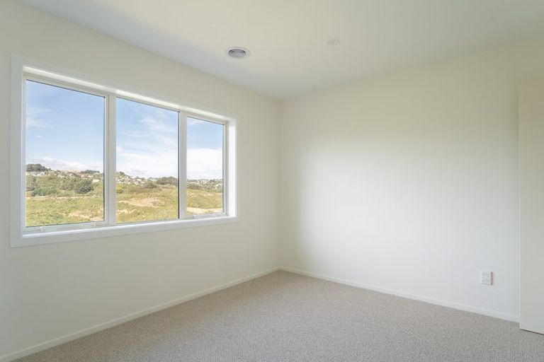 Photo of property in 7 Pine Hill Rise, Glenside, Wellington, 6037