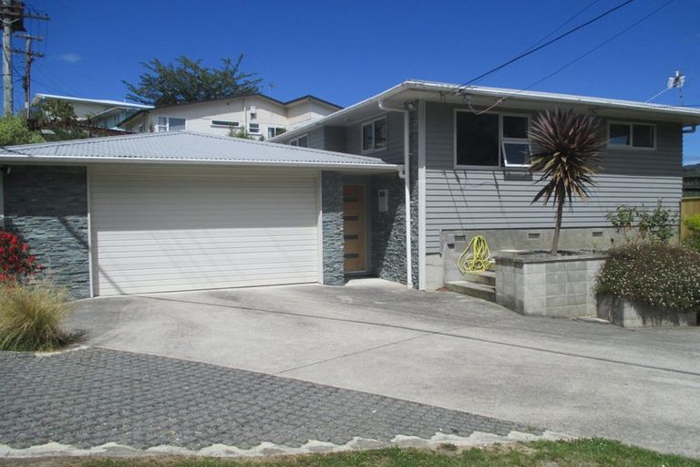 Photo of property in 30 Manor Drive, Stokes Valley, Lower Hutt, 5019