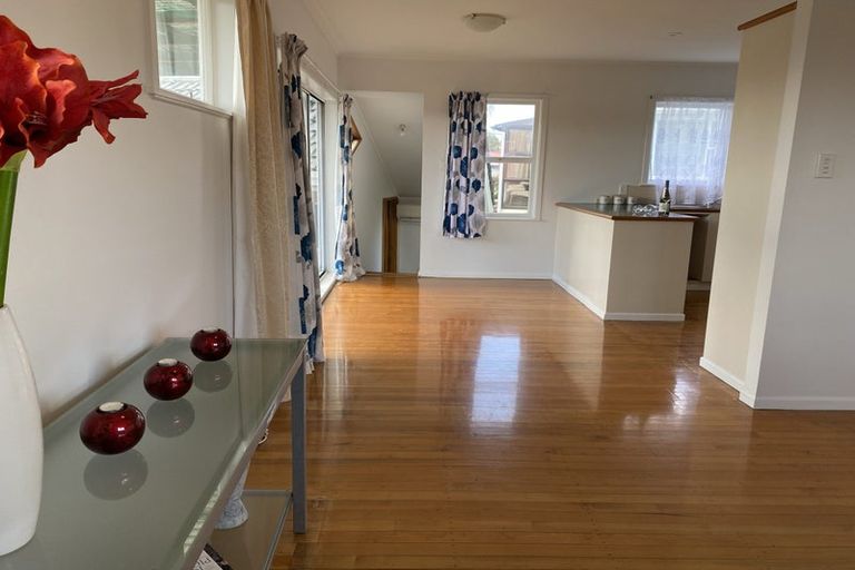 Photo of property in 4 Keats Place, Blockhouse Bay, Auckland, 0600