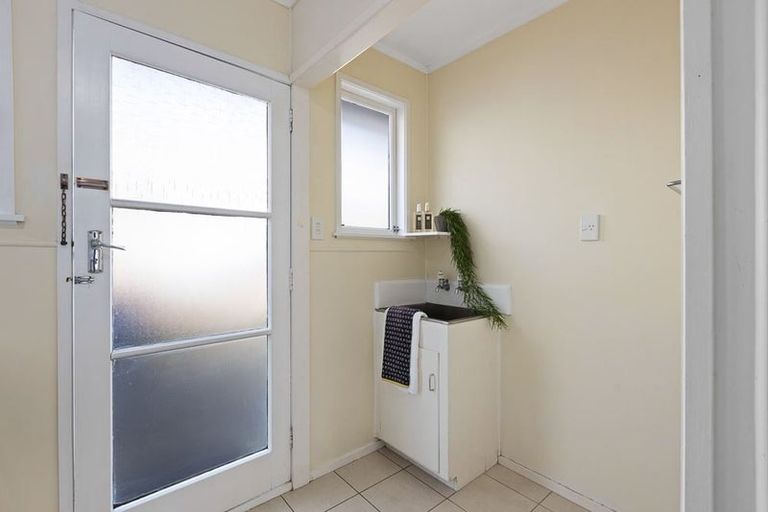 Photo of property in 2/10 Agincourt Street, Glenfield, Auckland, 0629