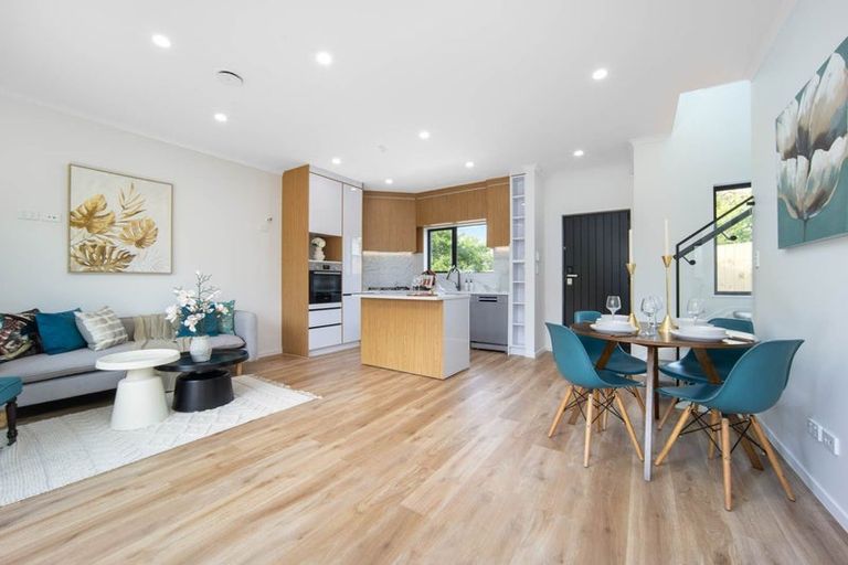 Photo of property in 70c Golf Road, New Lynn, Auckland, 0600