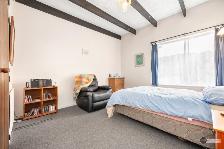 Photo of property in 28 Deller Grove, Silverstream, Upper Hutt, 5019