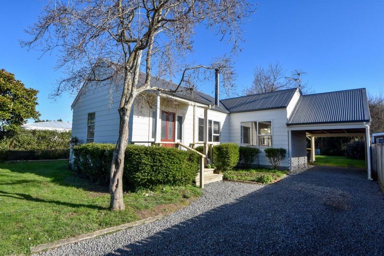 Photo of property in 16 Kupe Drive, Carterton, 5713