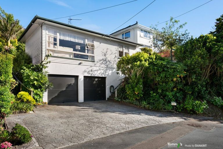 Photo of property in 105 Churchill Drive, Crofton Downs, Wellington, 6035