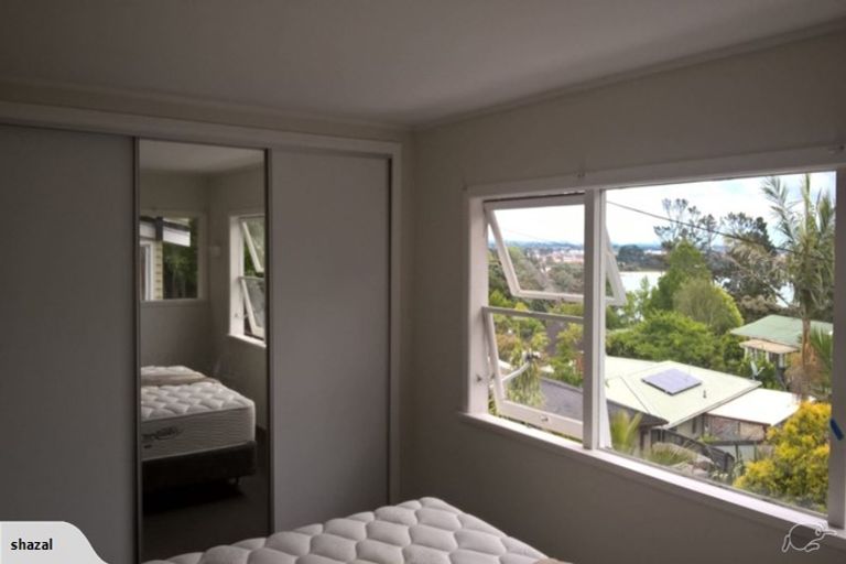 Photo of property in 2/1 Cronin Place, Beach Haven, Auckland, 0626