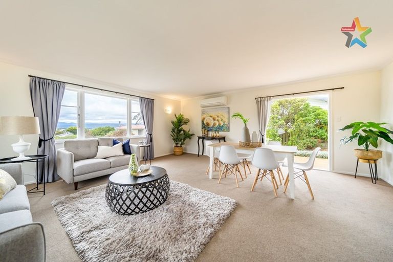 Photo of property in 21 Cherry Blossom Grove, Maungaraki, Lower Hutt, 5010