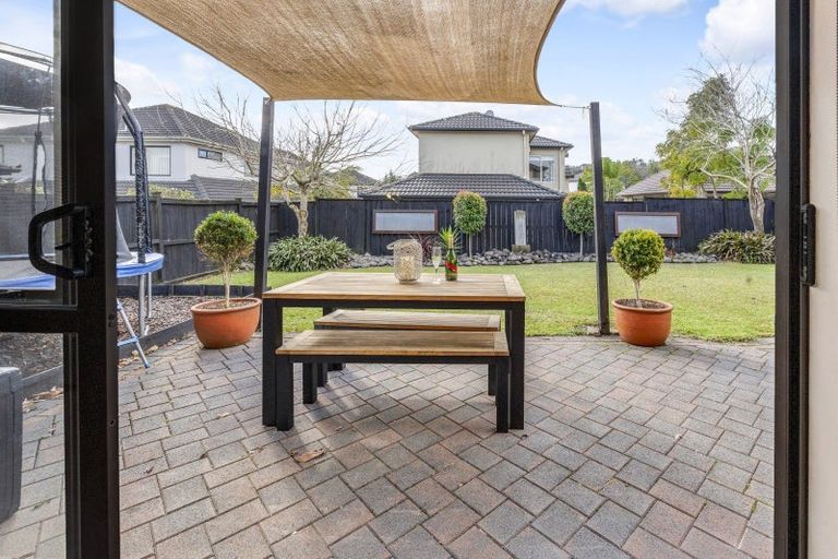 Photo of property in 4 Bridgefield Crescent, Flat Bush, Auckland, 2016