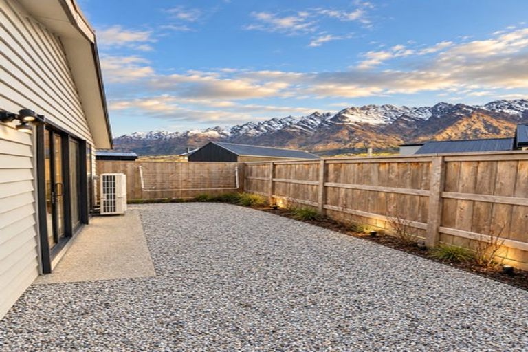 Photo of property in 51 Drysdale Road, Jacks Point, 9371