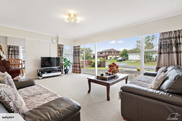 Photo of property in 49 Tupaki Place, Pakuranga Heights, Auckland, 2010