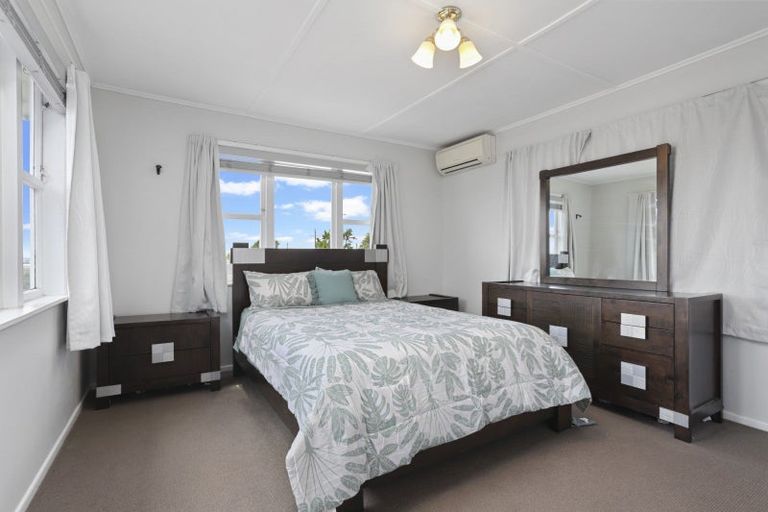 Photo of property in 21 Parrs Cross Road, Henderson, Auckland, 0612