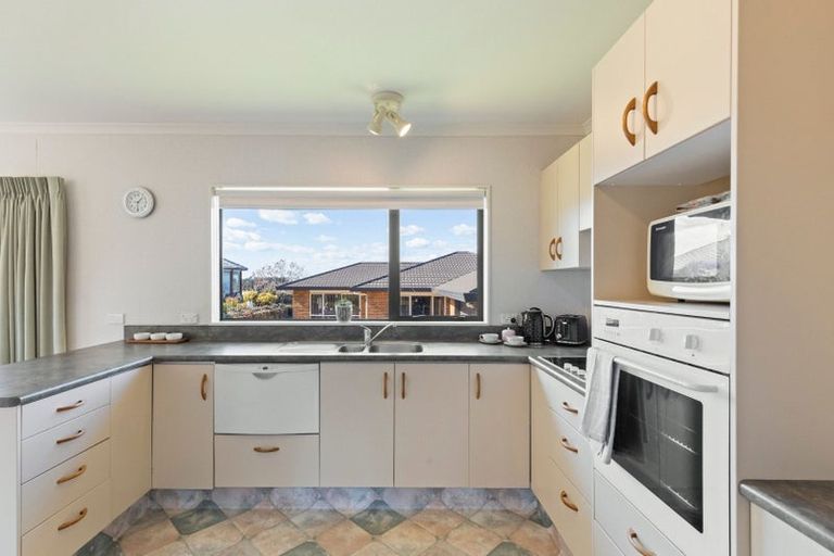 Photo of property in 2/16 Sandel Rise, Merrilands, New Plymouth, 4312