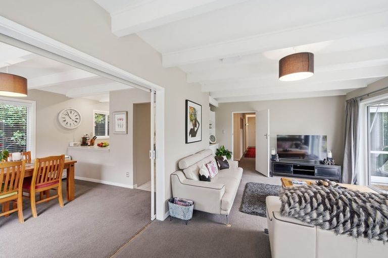 Photo of property in 6 Dunrobin Place, Avonhead, Christchurch, 8042