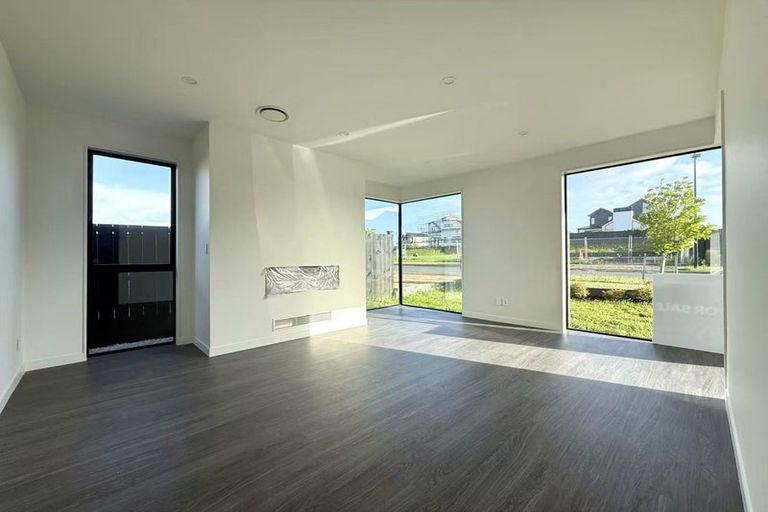 Photo of property in 43 Evergreen Parade, Rosehill, Papakura, 2113