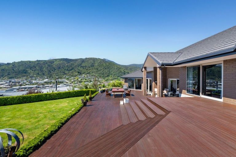 Photo of property in 2 Harbour View Heights, Picton, 7220