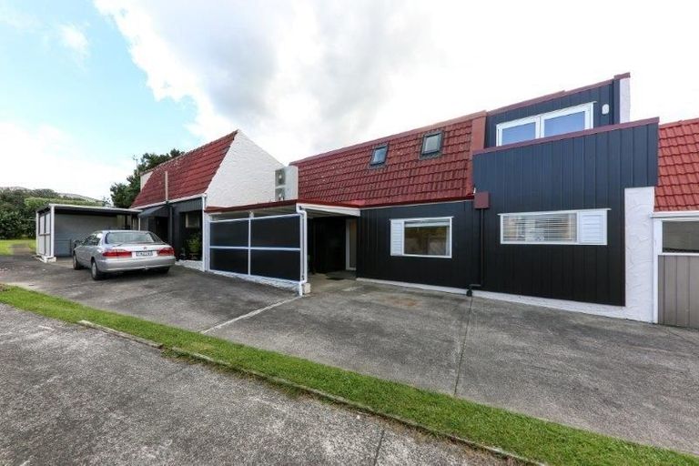 Photo of property in 2/19 Seaview Avenue, Northcote, Auckland, 0627