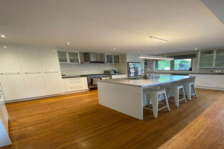 Photo of property in 3 Tauhinu Road, Greenhithe, Auckland, 0632