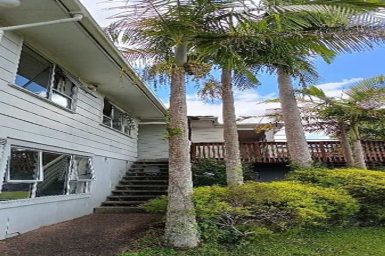 Photo of property in 10 Aralia Road, Sunnynook, Auckland, 0620