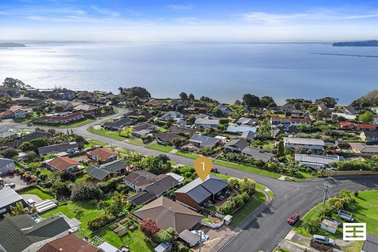 Photo of property in 1 Ruamoana Place, Omokoroa, 3114