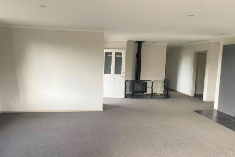 Photo of property in 5 Egmont Road, Waiwhakaiho, New Plymouth, 4312