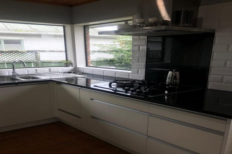 Photo of property in 2/409 West Coast Road, Glen Eden, Auckland, 0602