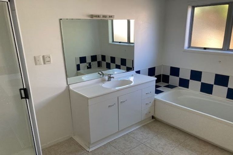 Photo of property in 2/9 Channing Crescent, Botany Downs, Auckland, 2010