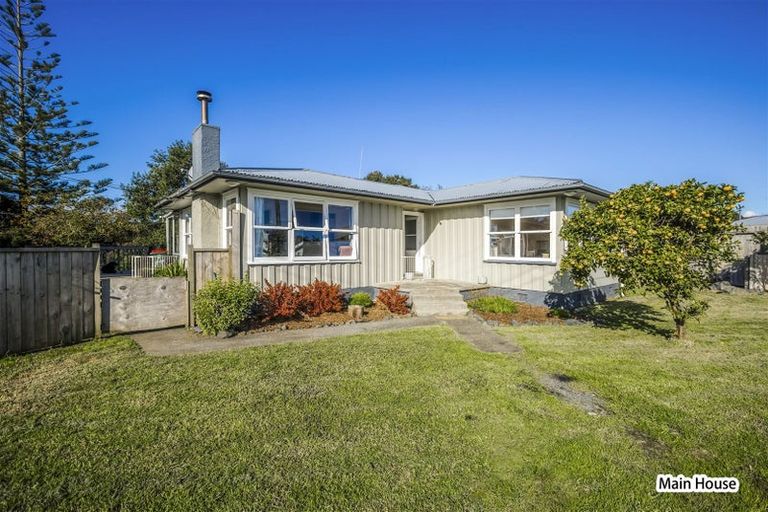 Photo of property in 8 Orere Point Road, Orere Point, Papakura, 2585