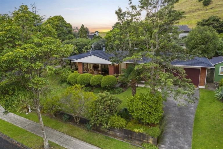 Photo of property in 37 Ridgemount Rise, Mangere Bridge, Auckland, 2022