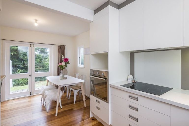 Photo of property in 51 Renown Road, Raumati South, Paraparaumu, 5032