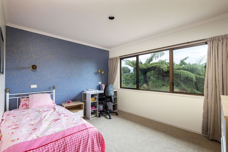 Photo of property in 20 Sequoia Grove, Merrilands, New Plymouth, 4312