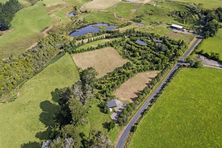 Photo of property in 525 Kaipikari Road, Urenui, 4375