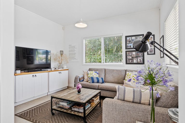 Photo of property in 33 Rexwood Street, Carterton, 5713