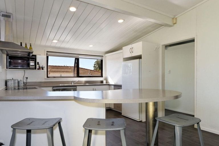 Photo of property in 15 Bodi Place, Te Atatu South, Auckland, 0610