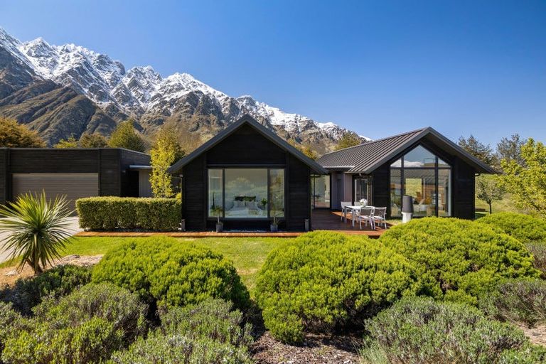 Photo of property in 37 Hackett Road, Jacks Point, Queenstown, 9371