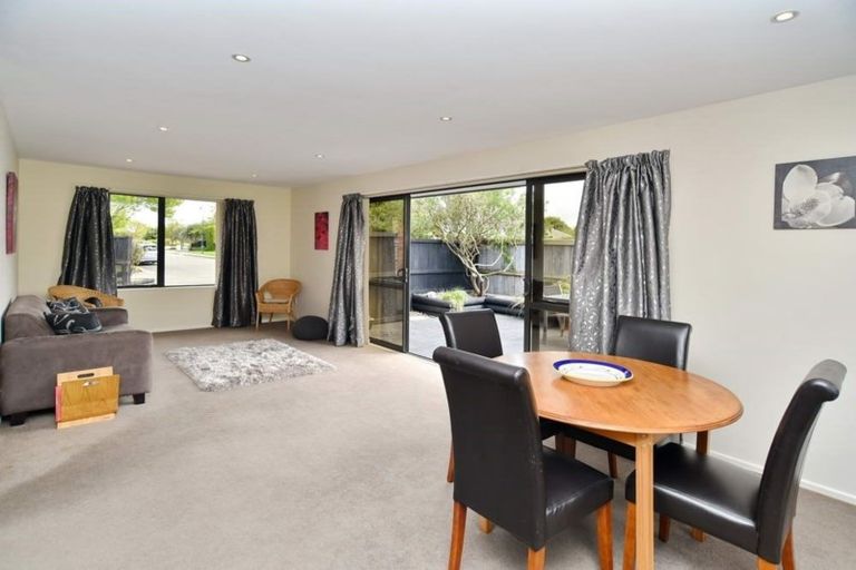 Photo of property in 12 Taunton Place, Rangiora, 7400