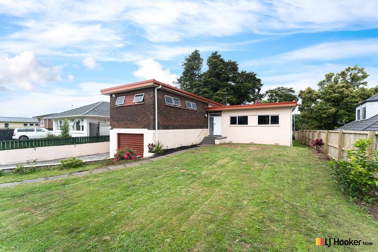 Photo of property in 52 Lawrence Crescent, Hillpark, Auckland, 2102