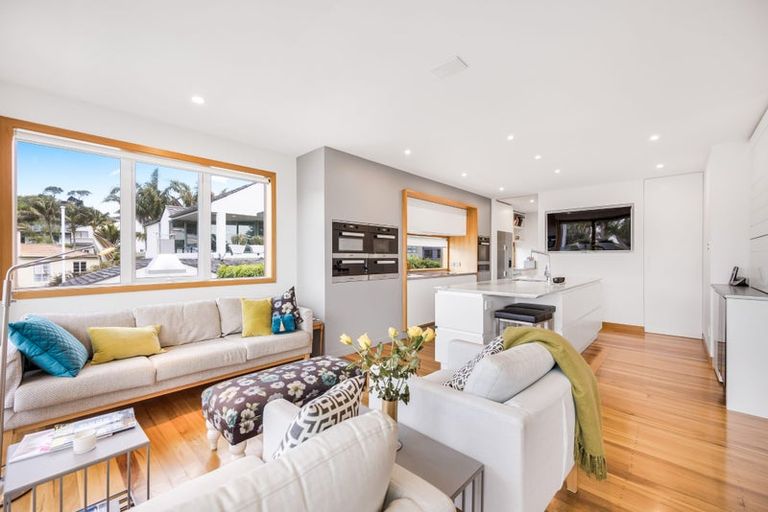 Photo of property in 43 Hauraki Road, Hauraki, Auckland, 0622