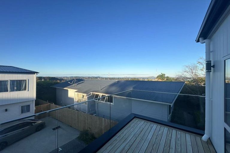 Photo of property in 2/47 Zita Maria Drive, Massey, Auckland, 0614