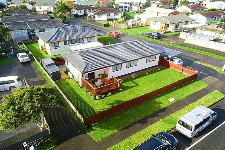 Photo of property in 1/229 Waitemata Drive, Ranui, Auckland, 0612