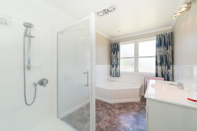 Photo of property in 28 Milton Street, Roslyn, Palmerston North, 4414