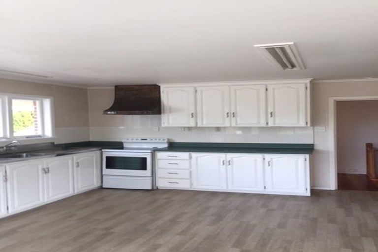 Photo of property in 17 School Road, Riverhead, 0820