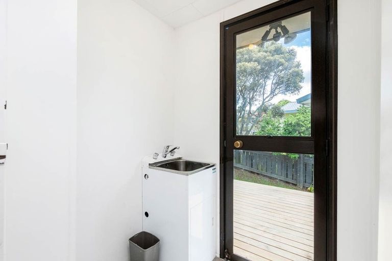 Photo of property in 28 Devonshire Road, Unsworth Heights, Auckland, 0632