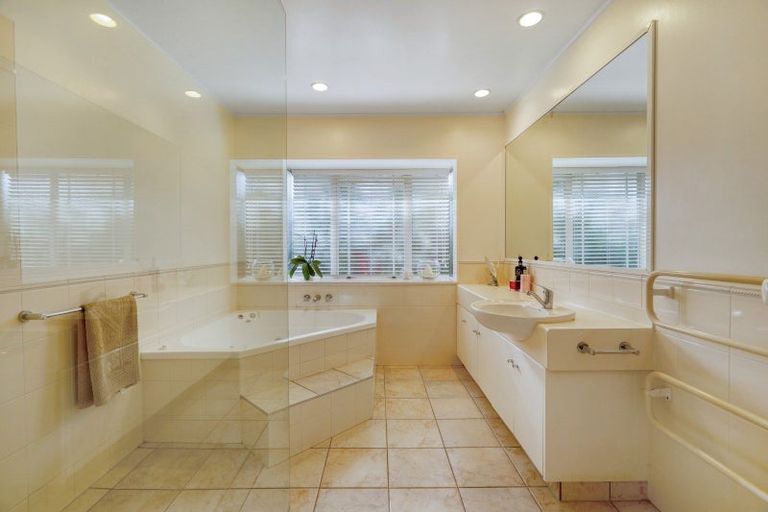 Photo of property in 2 Fulford Place, Havelock North, 4130