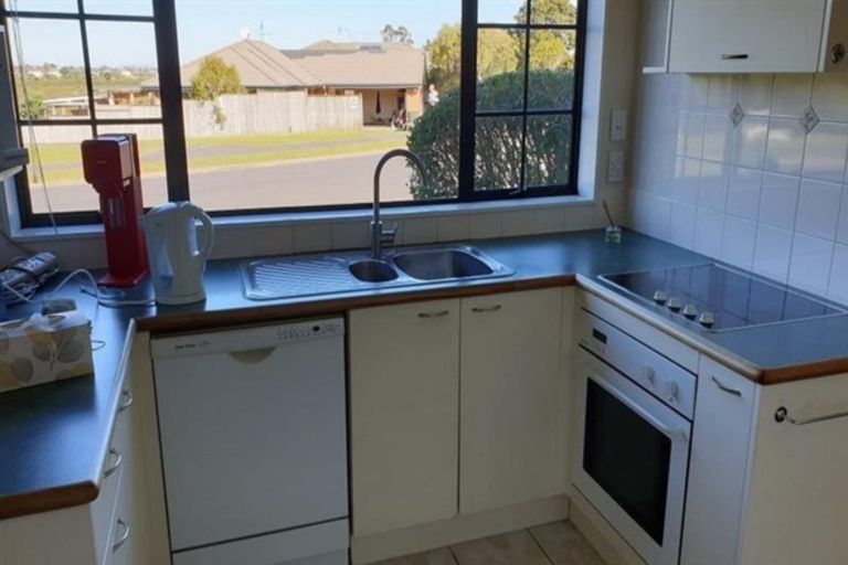 Photo of property in 11 Sandwick Drive, Weymouth, Auckland, 2103