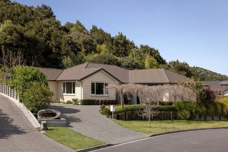 Photo of property in 16 Ellesmere Close, Pyes Pa, Tauranga, 3112