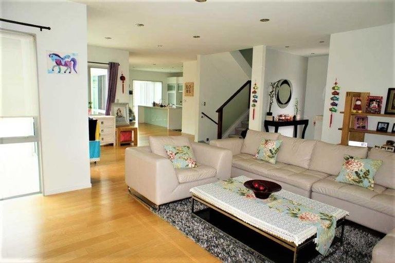 Photo of property in 16 Oak Bark Drive, Schnapper Rock, Auckland, 0632