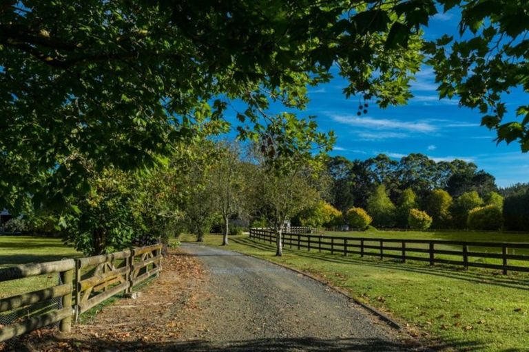 Photo of property in 31 Rangitopuni Road, Riverhead, 0793