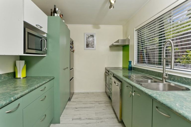 Photo of property in 2/83 Vandeleur Avenue, Birkdale, Auckland, 0626