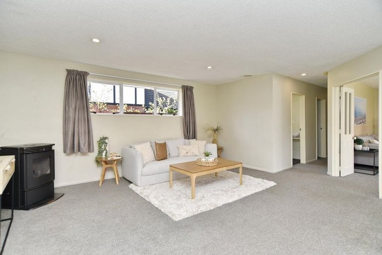 Photo of property in 142 Royal Park Drive, Parklands, Christchurch, 8083